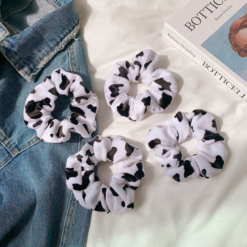 Cột tóc scrunchies lông mịn bò sữa cute