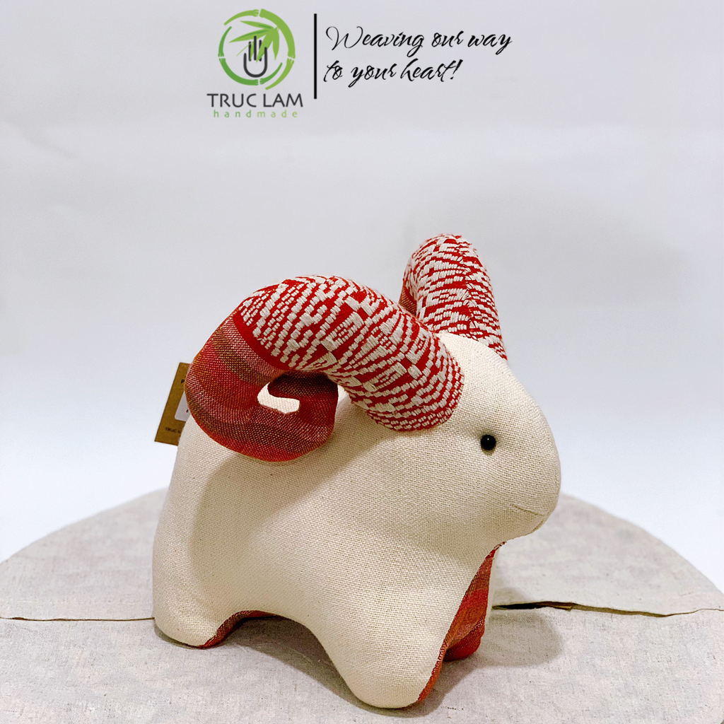 Đồ Chơi Cho Bé Thú Nhồi Bông Hình Con Dê Vải Thổ Cẩm Dệt Tay Size Vừa Cao Cấp – Trúc Lâm Handmade