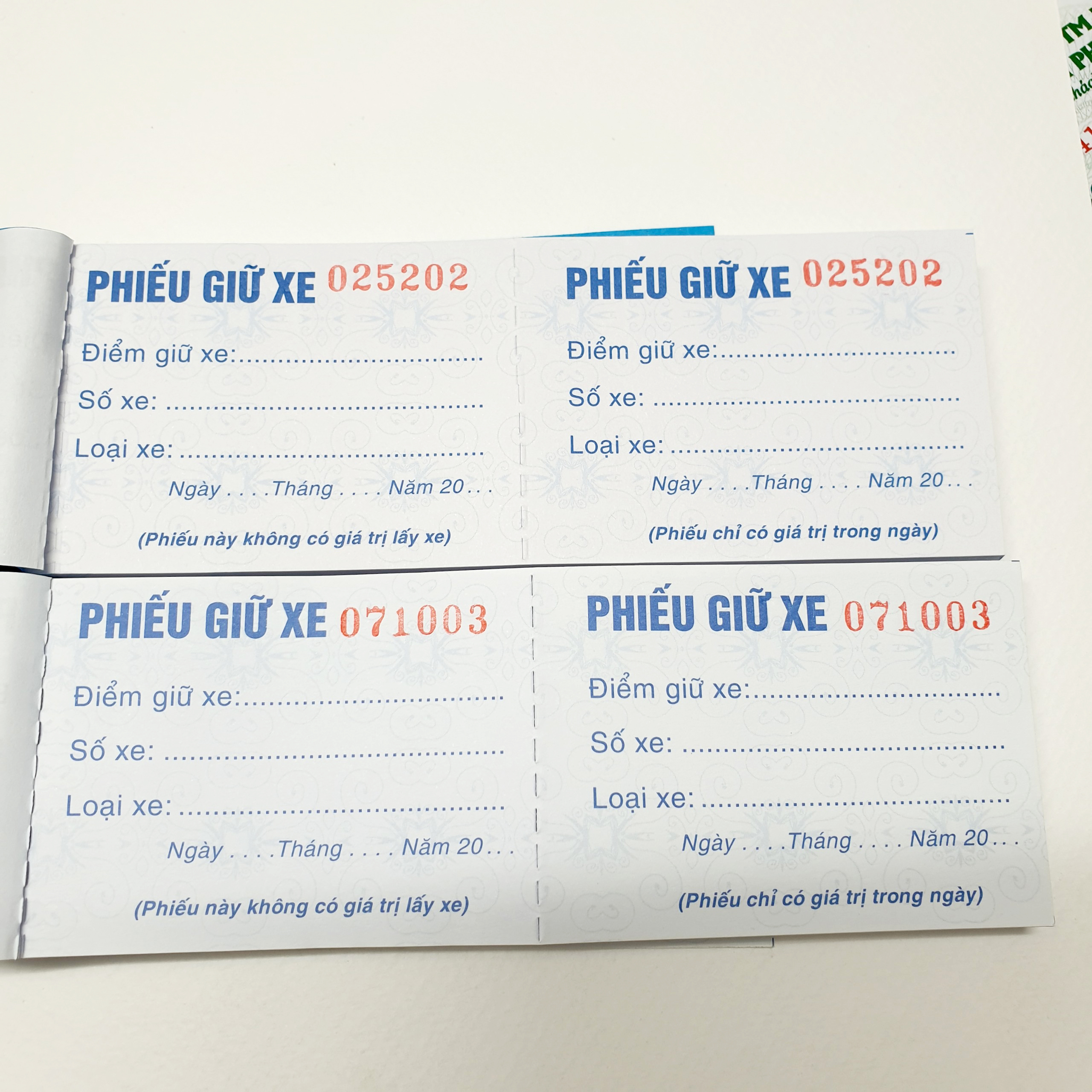 Phiếu giữ xe theo mẫu 1 lốc = 10 cuốn - có đóng số nhảy, size: 15x5cm - có nhận dịch vụ in riêng