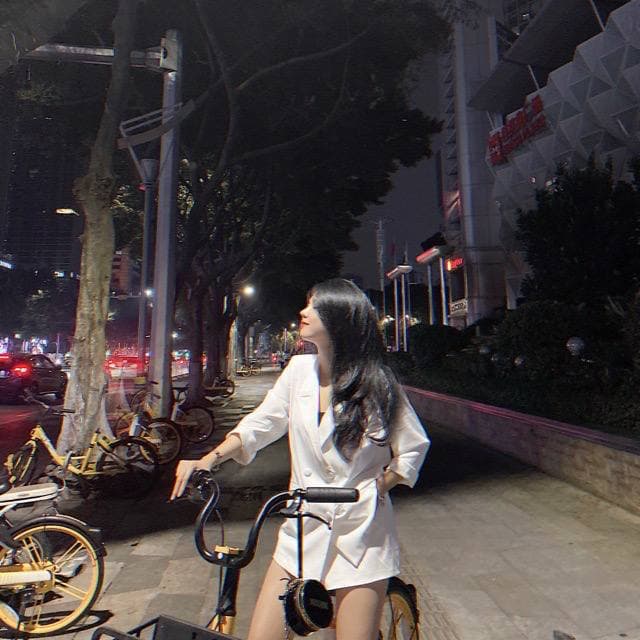 Áo Vest 4 Nút Bọc Vải Phom Suông ( TRẮNG + ĐEN )