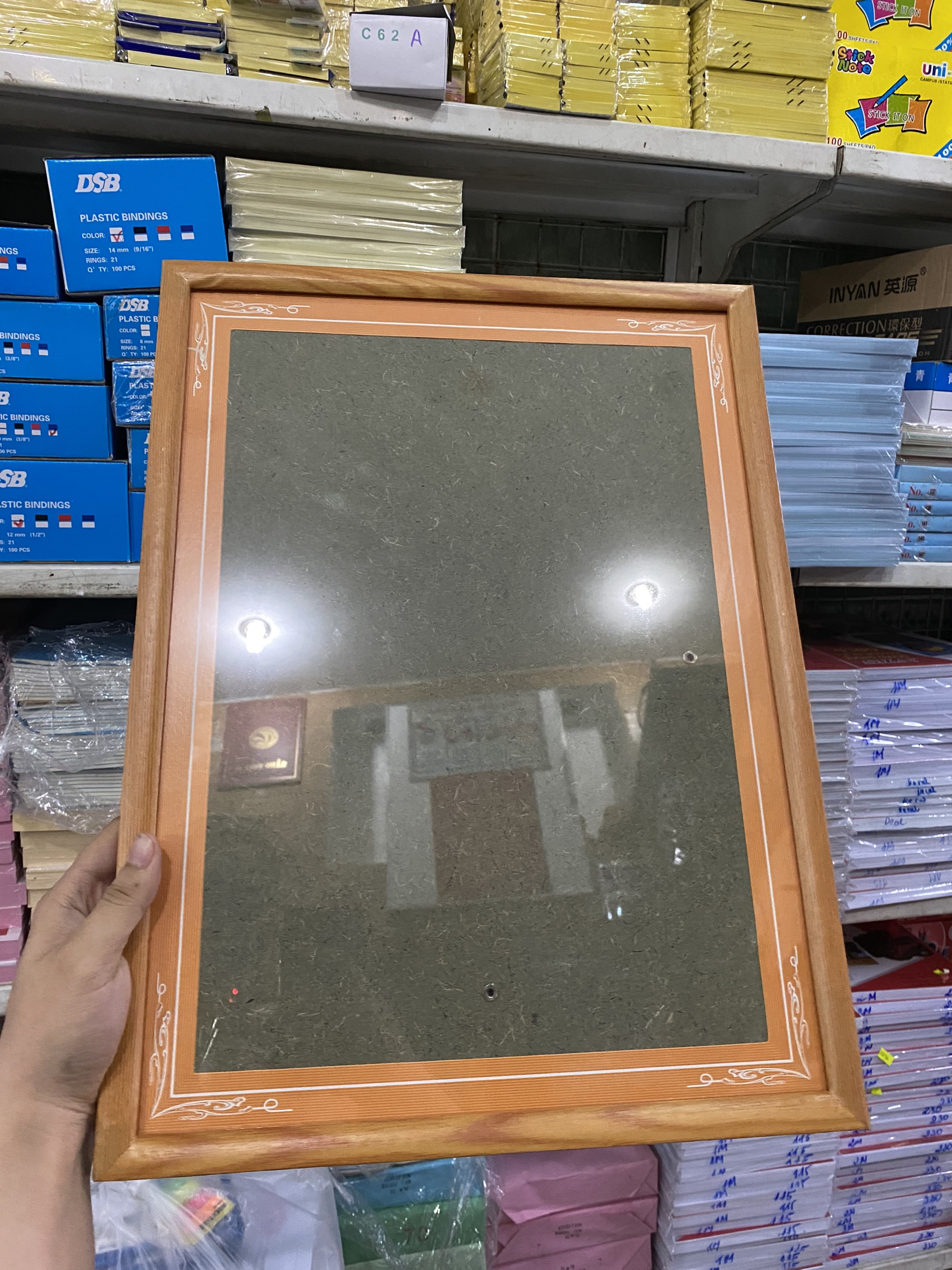 Khung hình lộng kiếng bằng khen, ảnh gỗ ép kích thước 25x35cm
