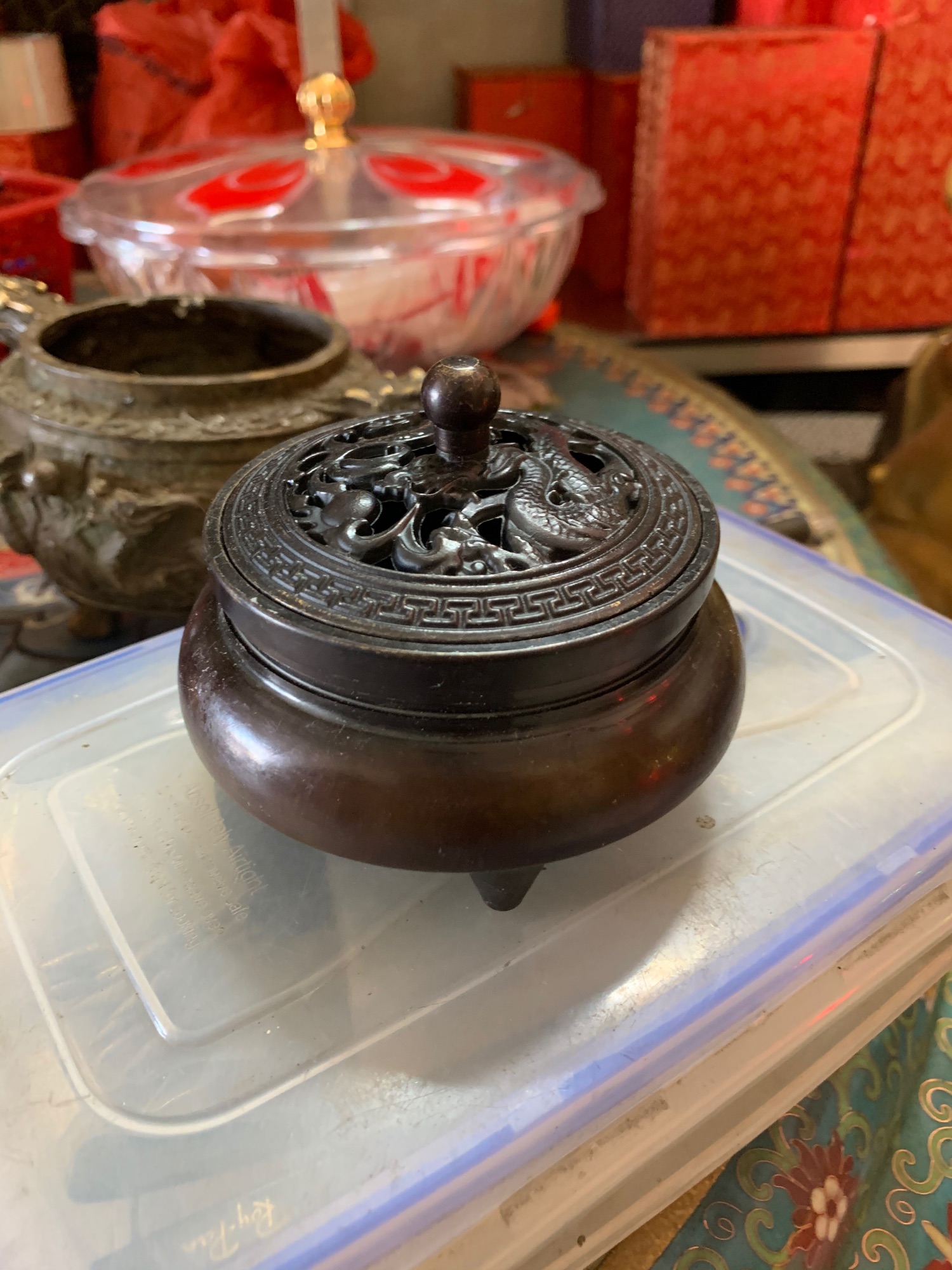 Xông trầm rồng bằng đồng