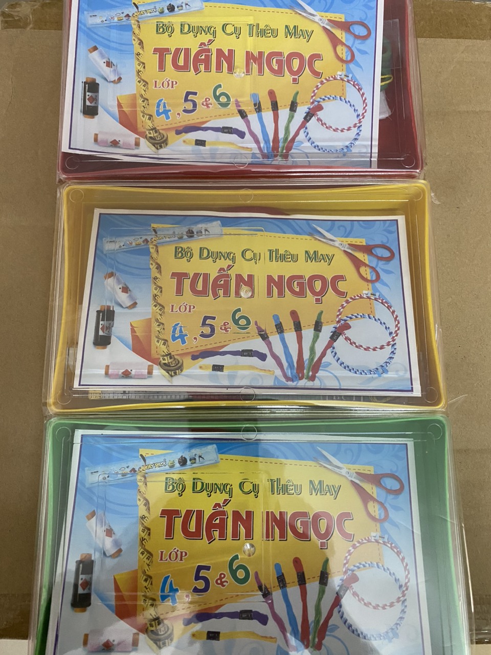 Bộ dụng cụ cắt may thêu lớp 4, 5, 6 ( Hộp Màu Ngẫu Nhiên )