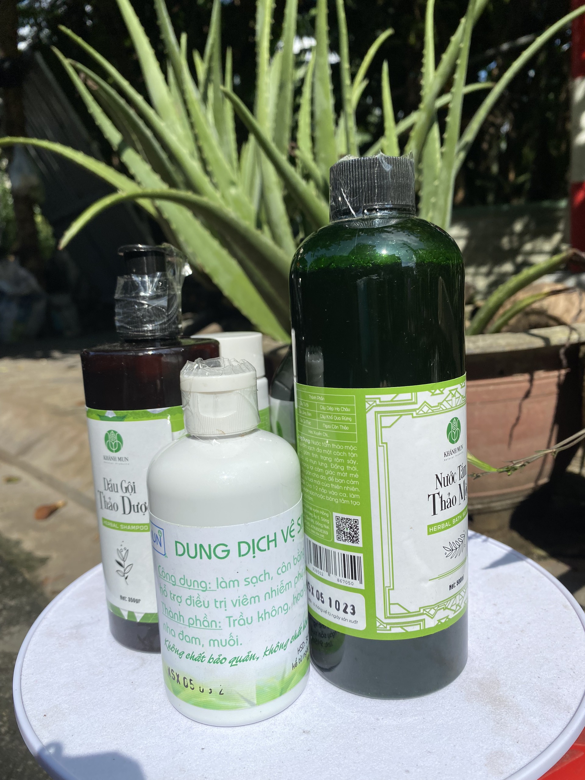 Dung Dịch Vệ Sinh Lá Trầu Không