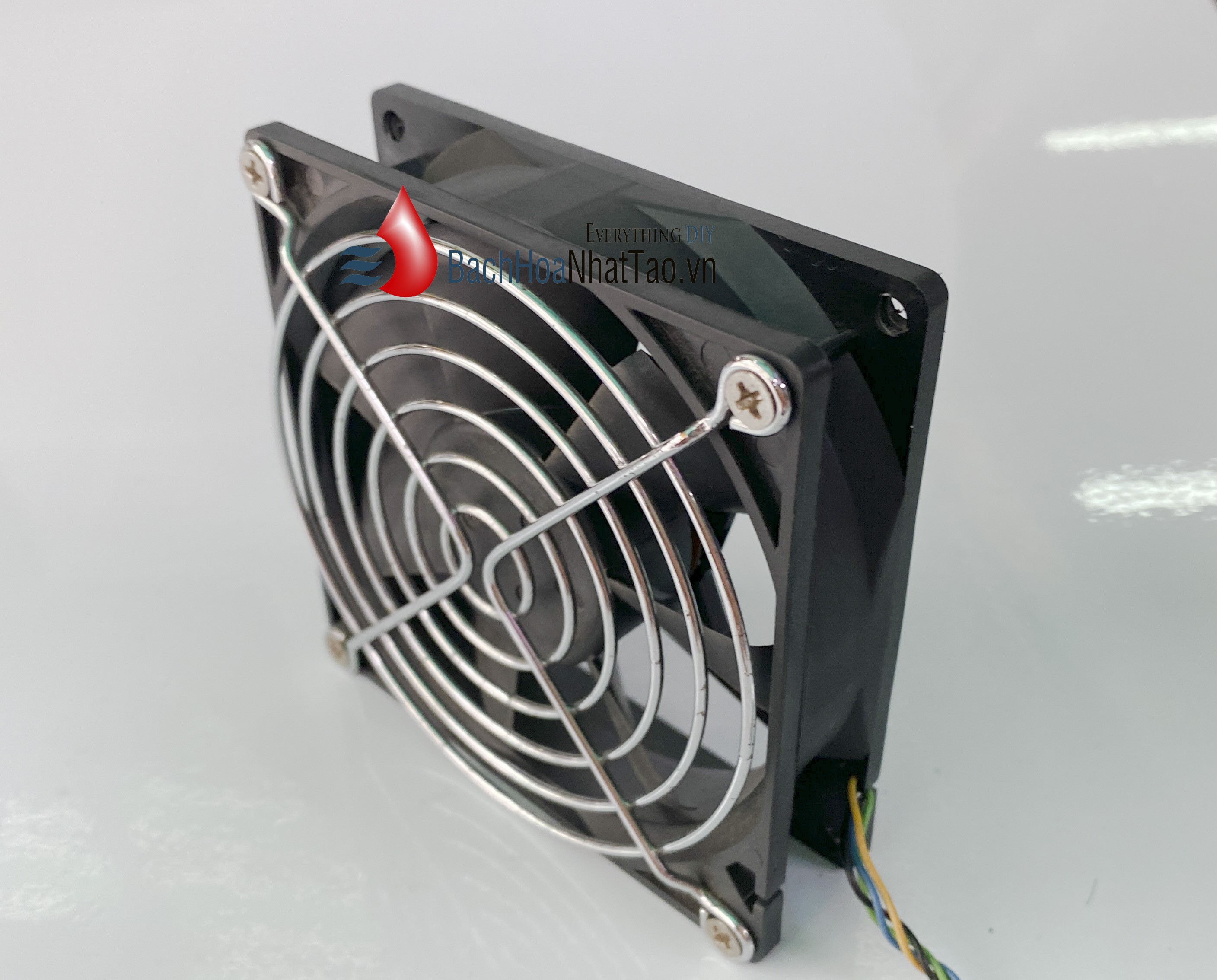 Quạt DC Blushless 12v vuông 9cm