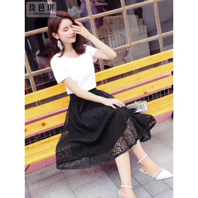 Chân váy xoè bằng ren hoa đến gối