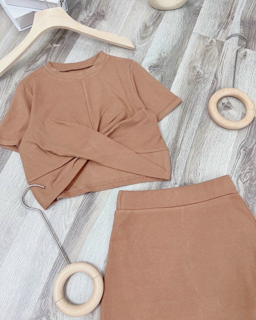 Set nâu xoắn eo sang chảnh