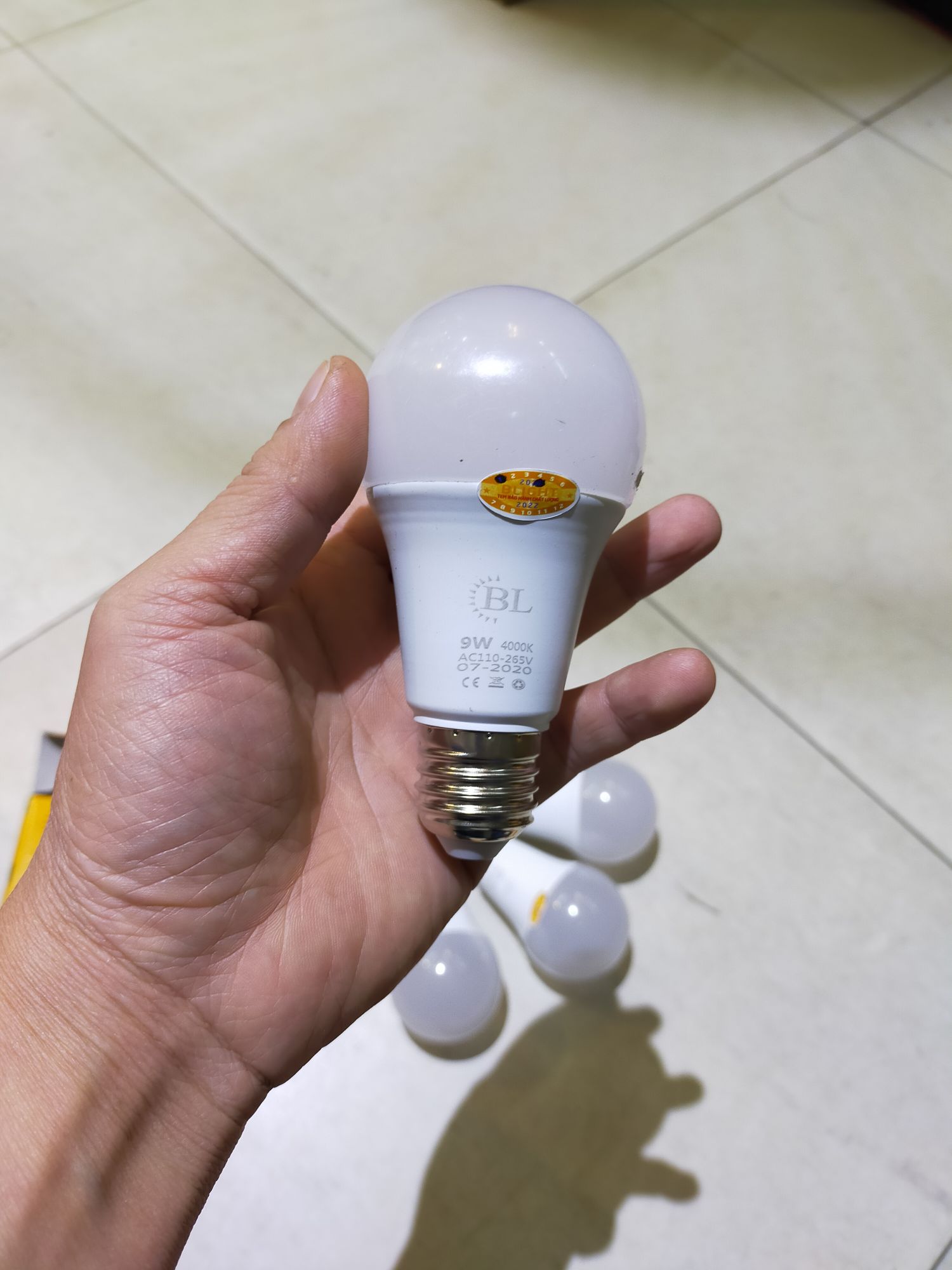 Bóng led 9w trung tính đui e27
