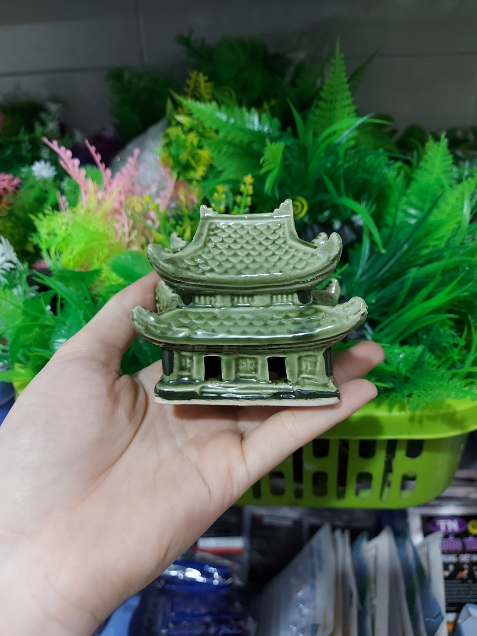 Phụ kiện trang trí bể cá: mẫu Mái chùa