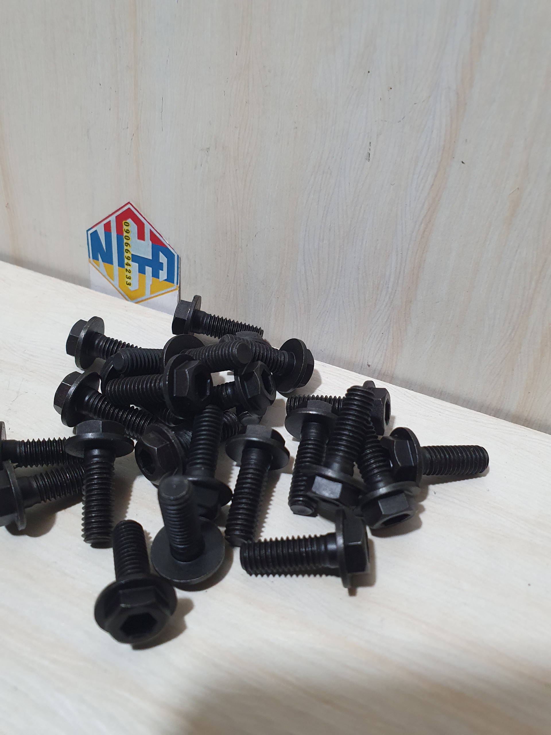 Ốc giữ lưỡi máy bào gỗ máy cầm tay bào 82mm makita