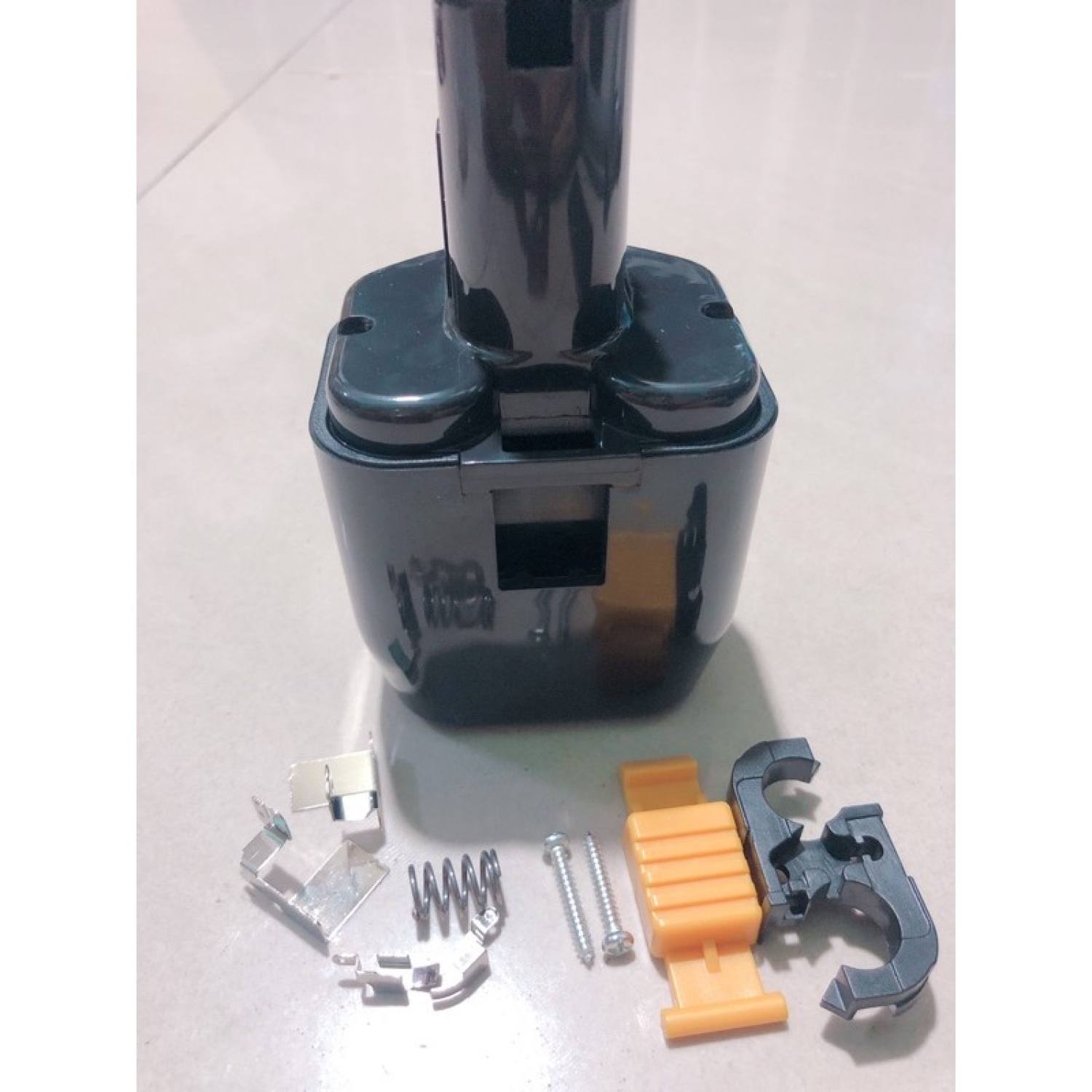 vỏ pin hitachi đứng 12v Ni-Mh 3.0ah