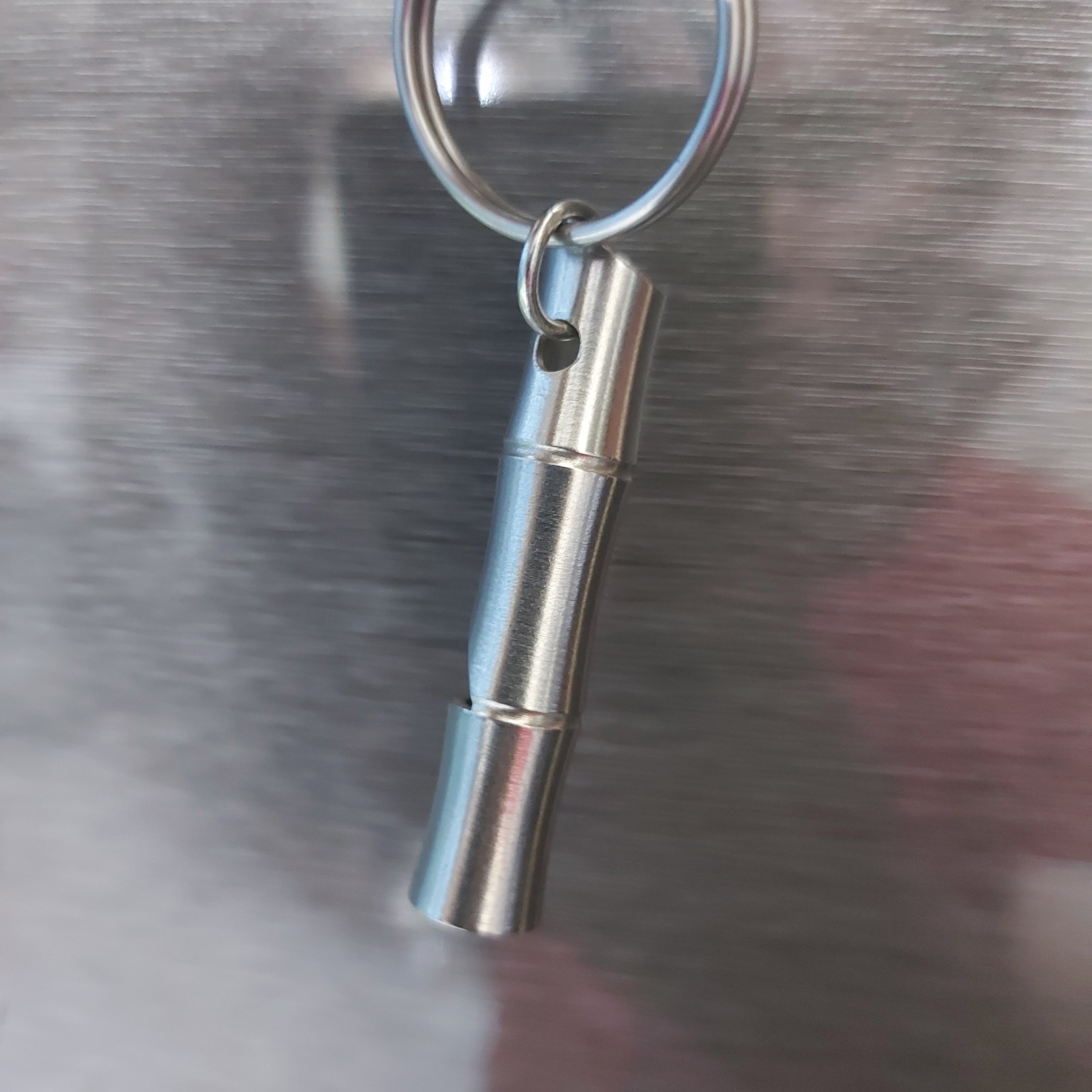 Phụ Kiện Móc Khóa còi inox thổi kêu