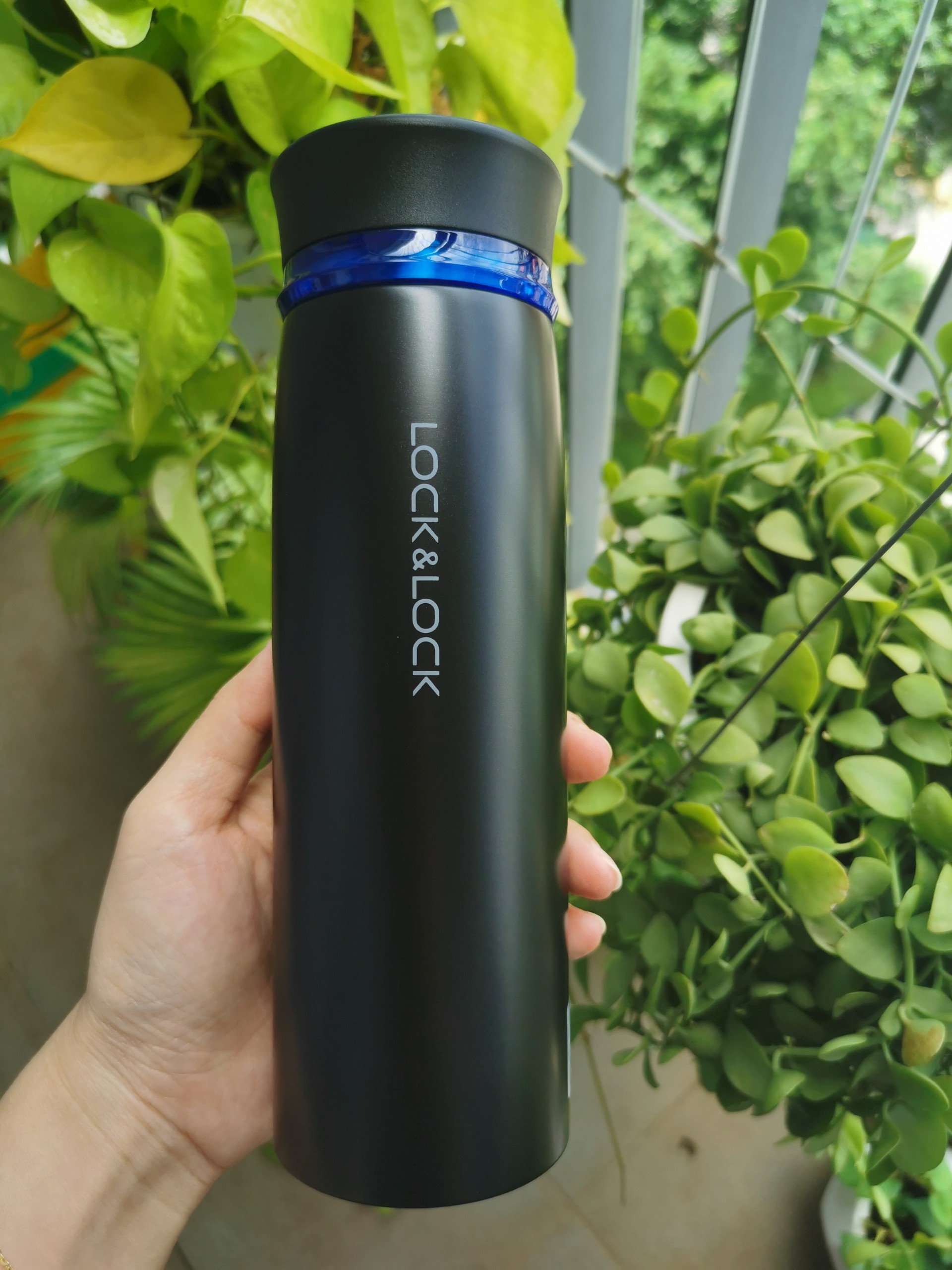 Bình giữ nhiệt có quai xách LocknLock Belt Bottle 490ml - LHC4267
