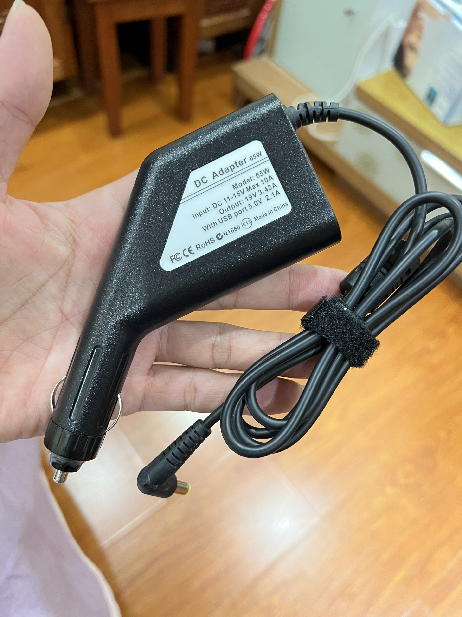 Chân tẩu 12v lên 19v sạc laptop acer trên xe hơi ô tô