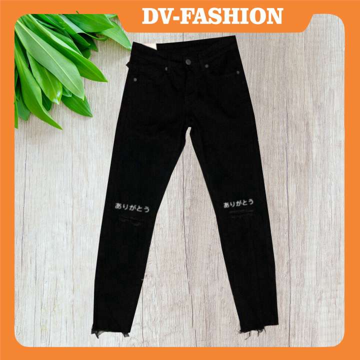 Quần jean nam cao cấp rách gối, quần jean nam đen in chữ ống tưa chất bò vải dày siêu co dãn mẫu mới giá rẻ DV-FASHION