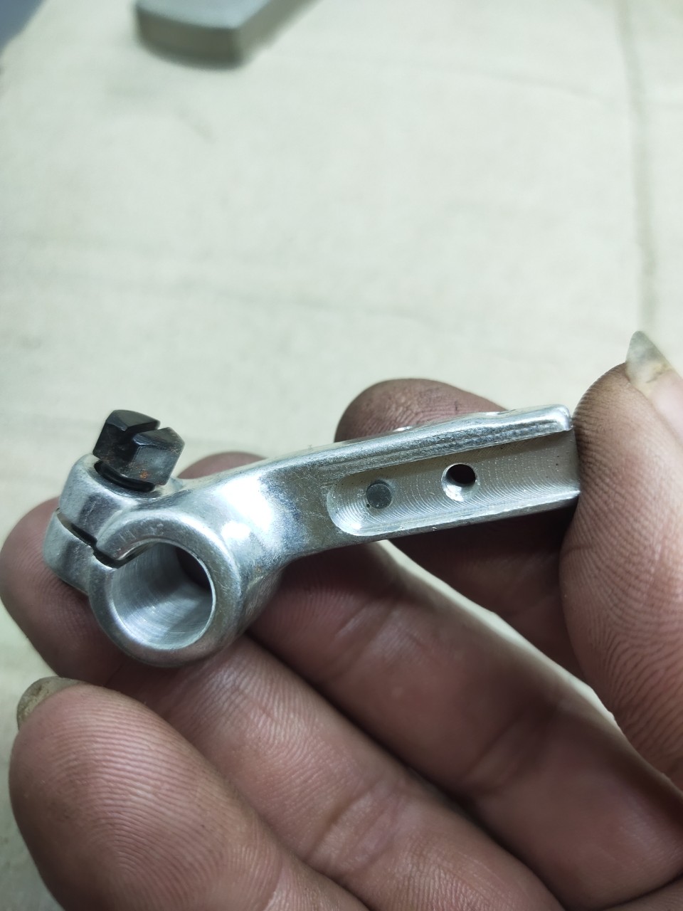 ốc cùi móc dưới vắt sỏ 4 chỉ siruba 747 cao cấp