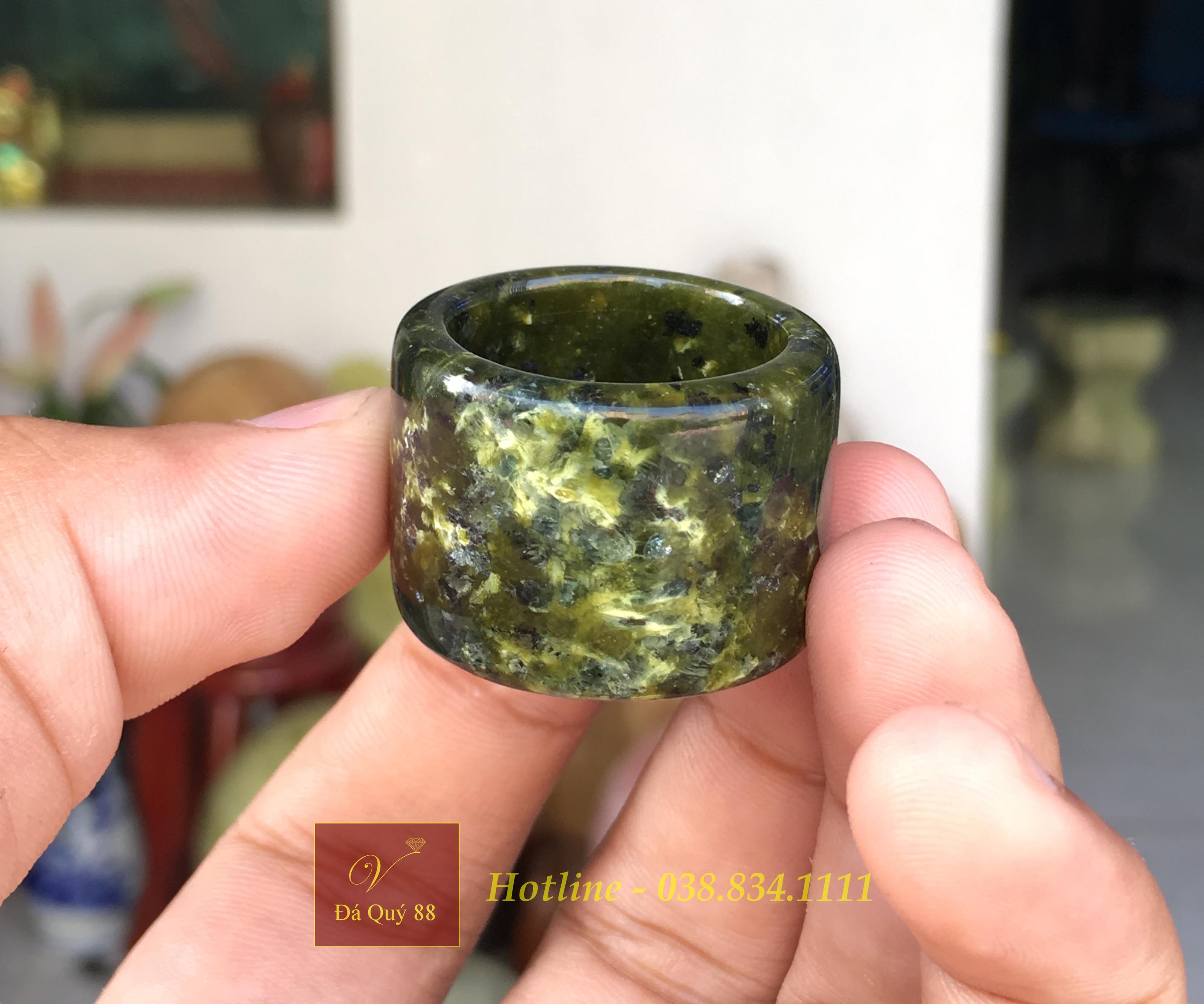 Nhẫn Càn Long Đá Ngọc Sepentine Tự Nhiên Yên Bái, Xanh Ngọc Bích