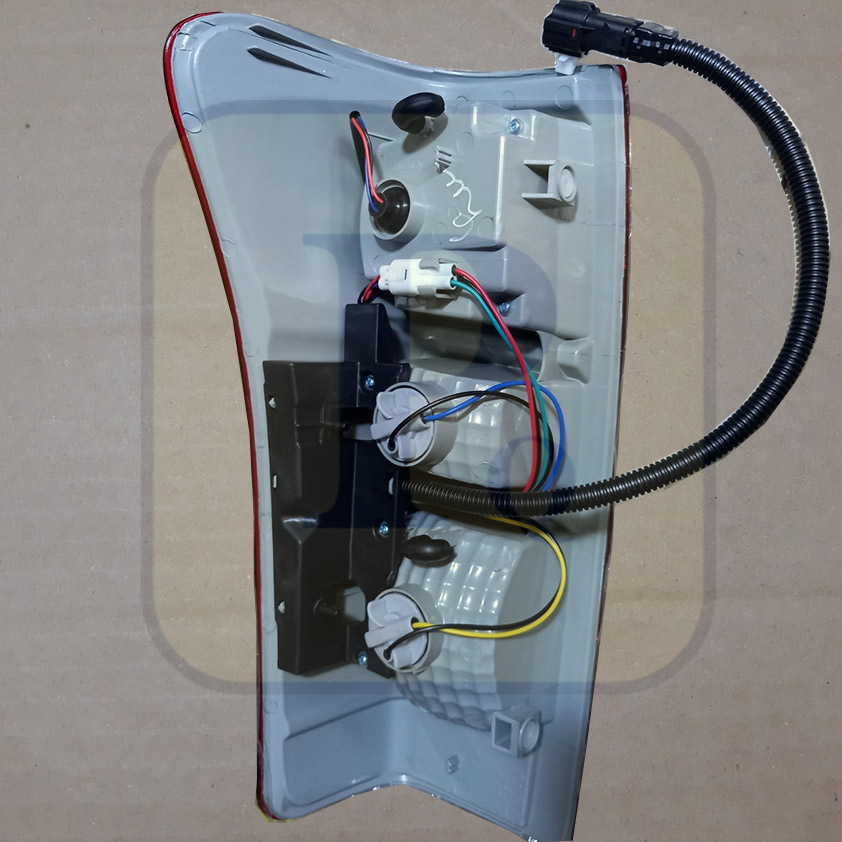 ĐÈN HẬU ISUZU DMAX 12-14