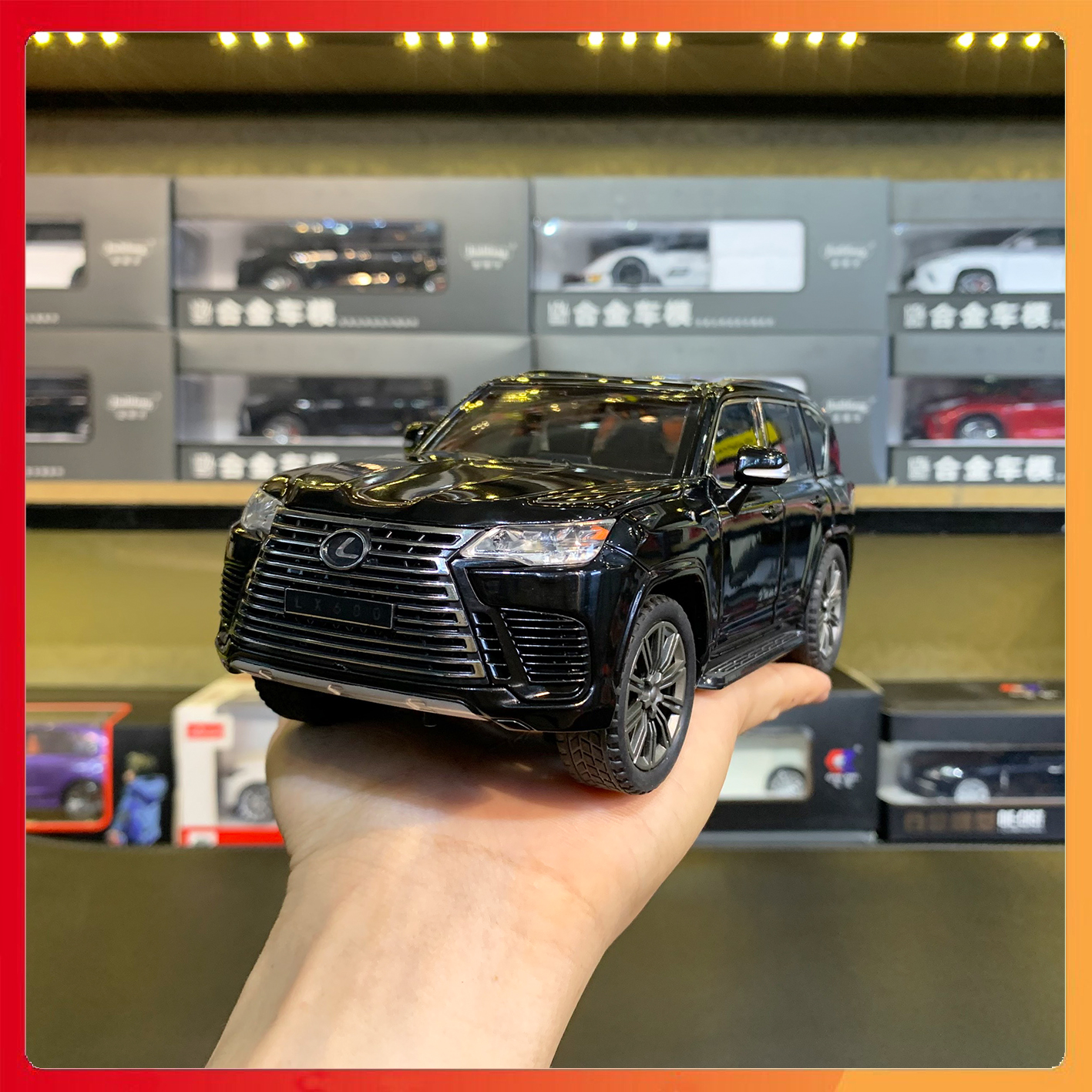 Mô hình xe Lexus LX600 tỉ lệ 1:24 CHIMEI
