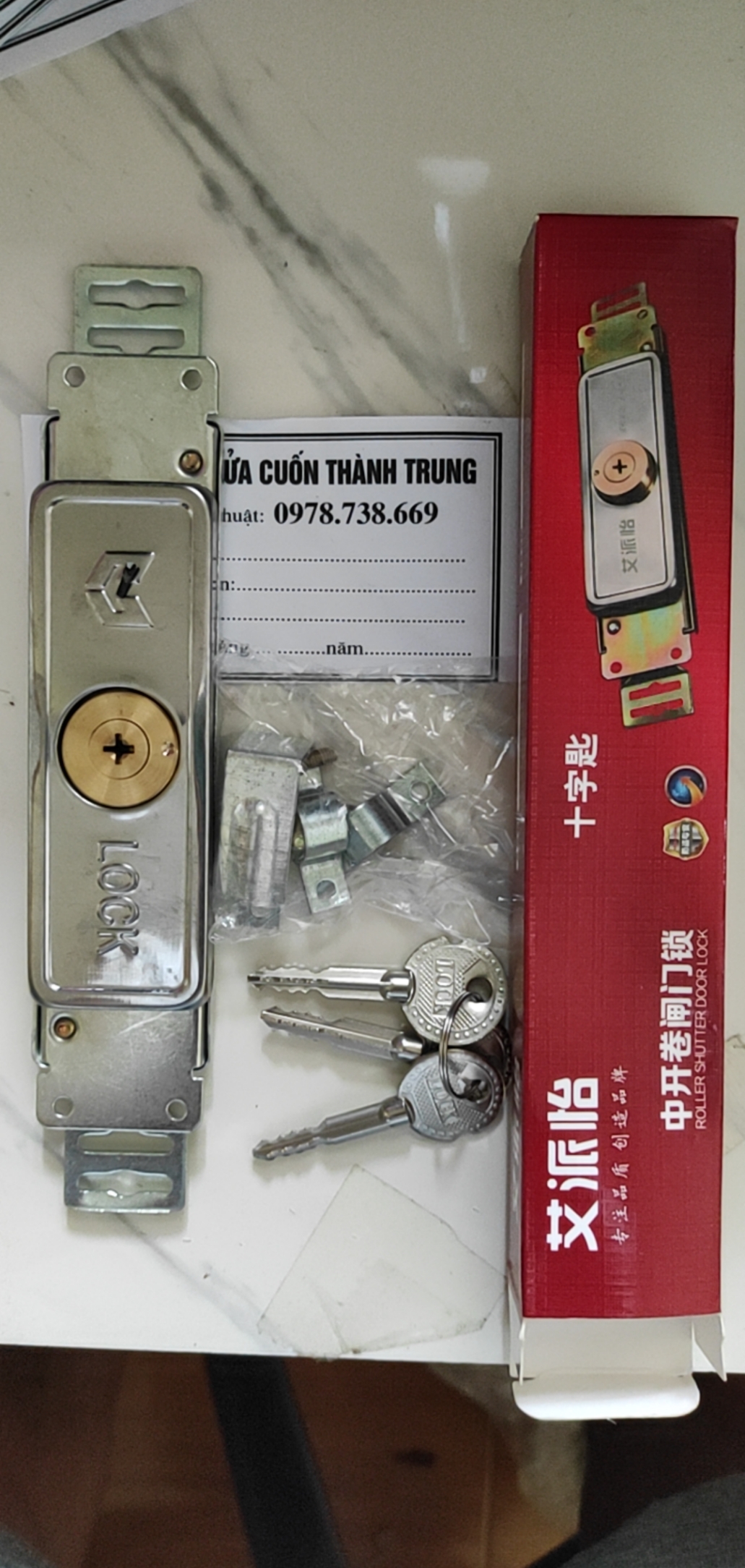 Khóa cửa cuốn tấm liền chìa 4 cạnh