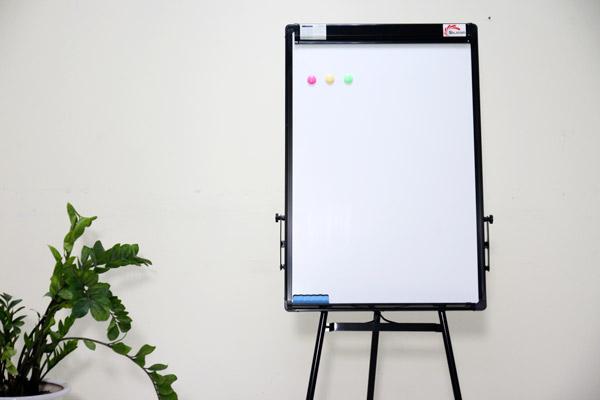 Bảng Flipchart Silicon 3 Chân FB33 (60x90)