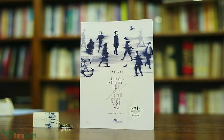 Bước Chậm Lại Giữa Thế Gian Vội Vã (Tái Bản)