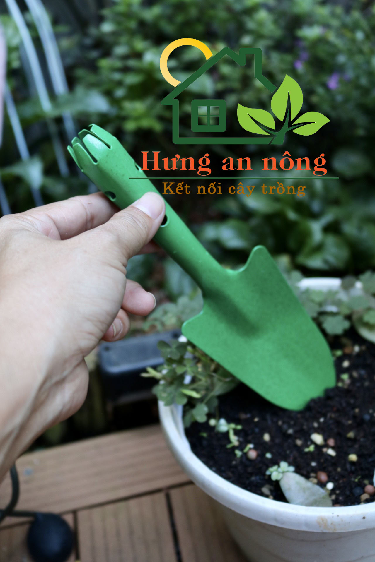 Xẻng mini bằng sắt sơn màu xanh đỏ làm vườn