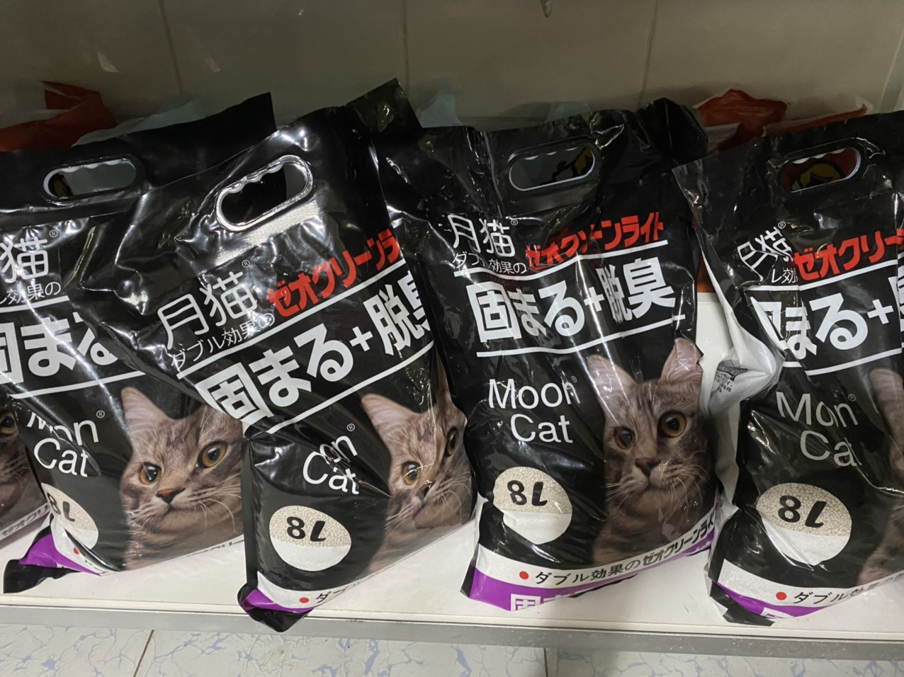 Cát vệ sinh cho mèo Moon Cat NHẬT ĐEN 8L