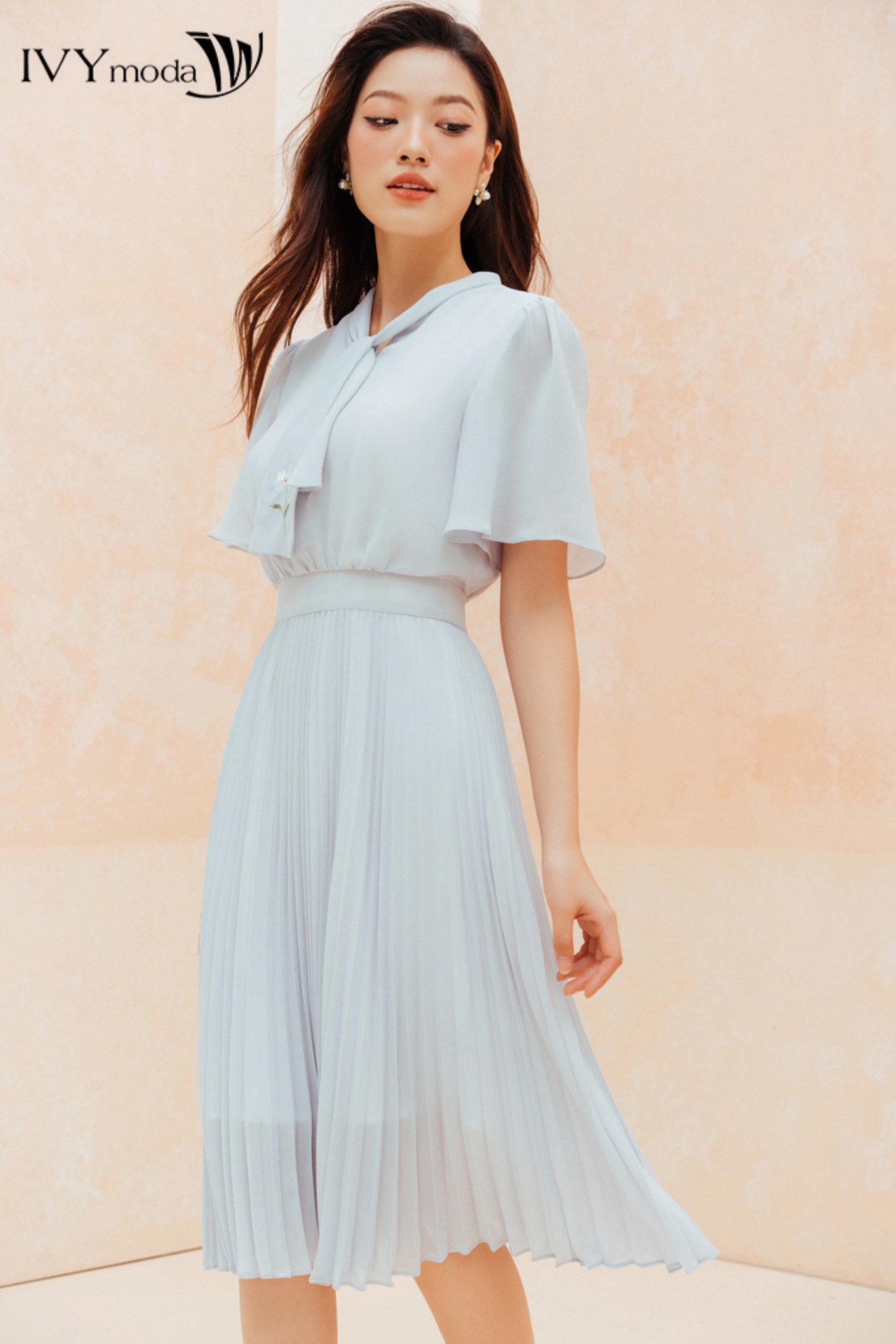 Đầm lụa thêu hoa IVY moda MS 48M7505