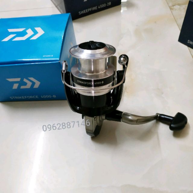 Máy câu cá daiwa 4000 B loại 1   ( xả kho )
