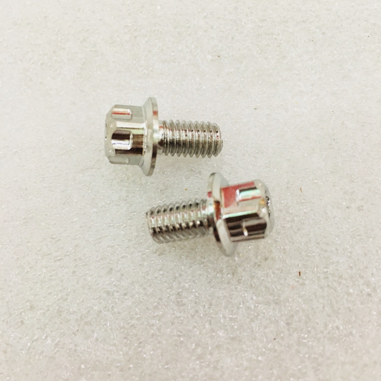 ỐC SALAZA 6LI ĐẦU TRỤ BÔNG ĐỦ SIZE( GIÁ 1 CON)