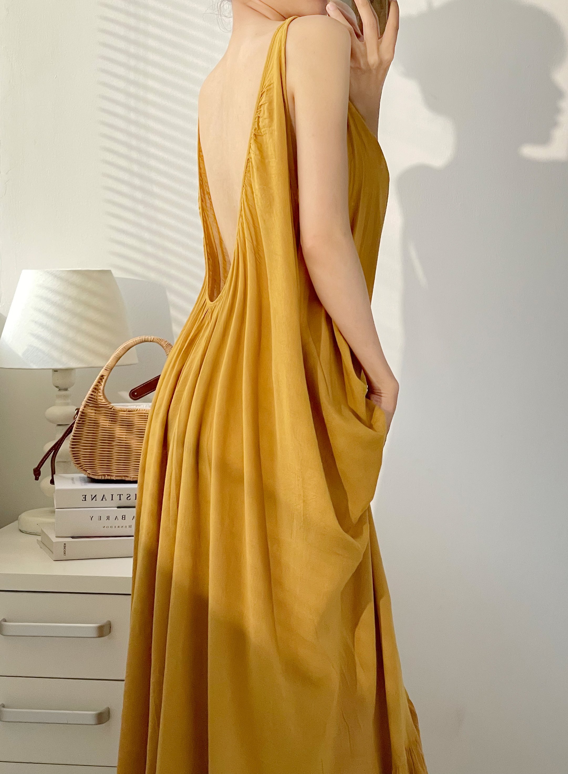 Mori - Đầm maxi suông hở lưng