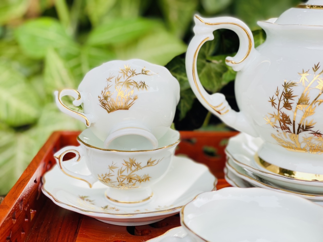 Gốm sứ Bát Tràng ấm chén họa tiết cây tre vàng
