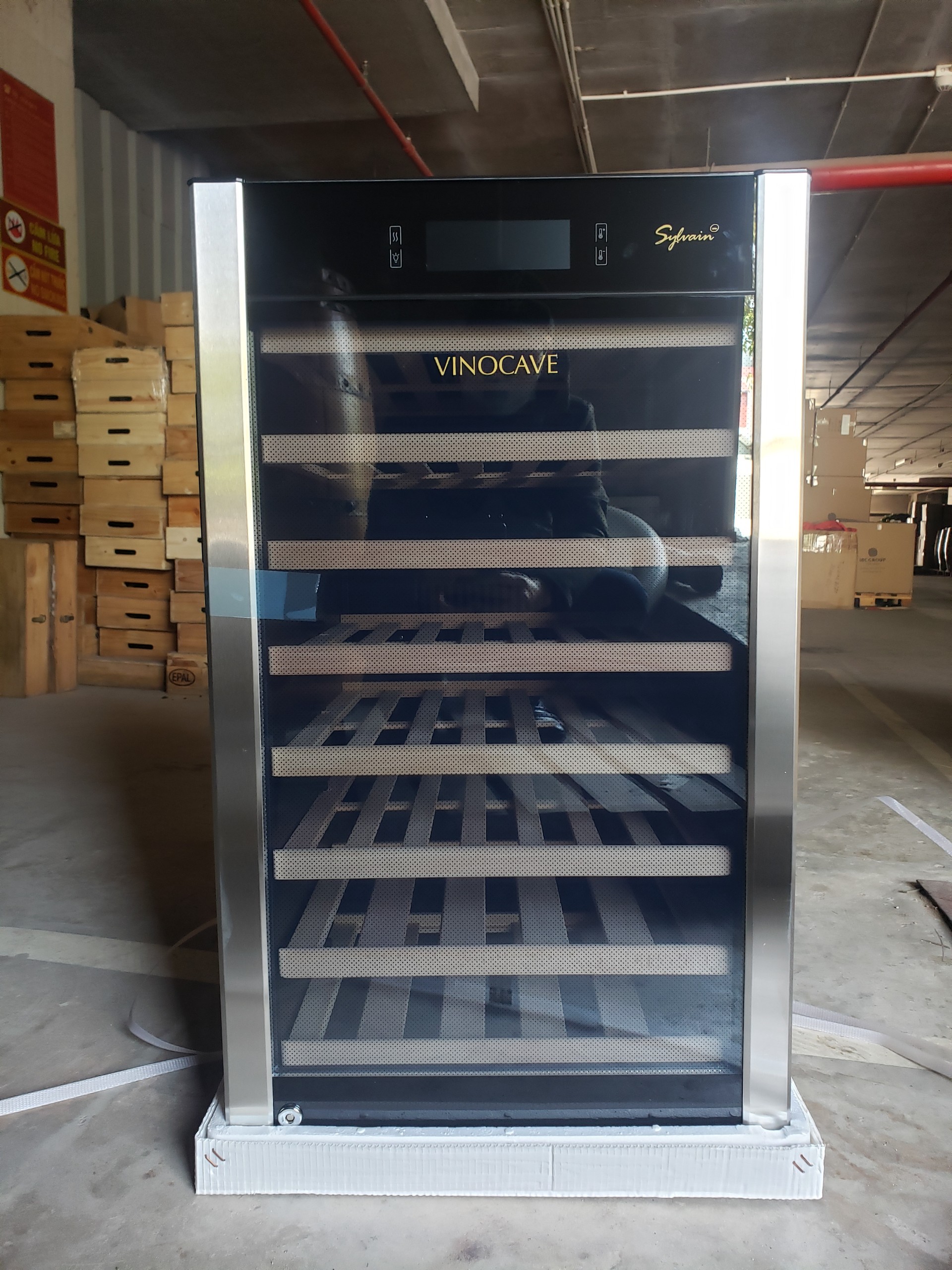 Tủ bảo quản vang 52 chai Vinocave CWC-120A