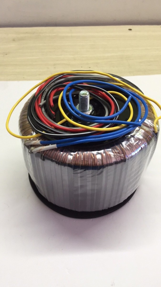 BIẾN ÁP XUYẾN 550W