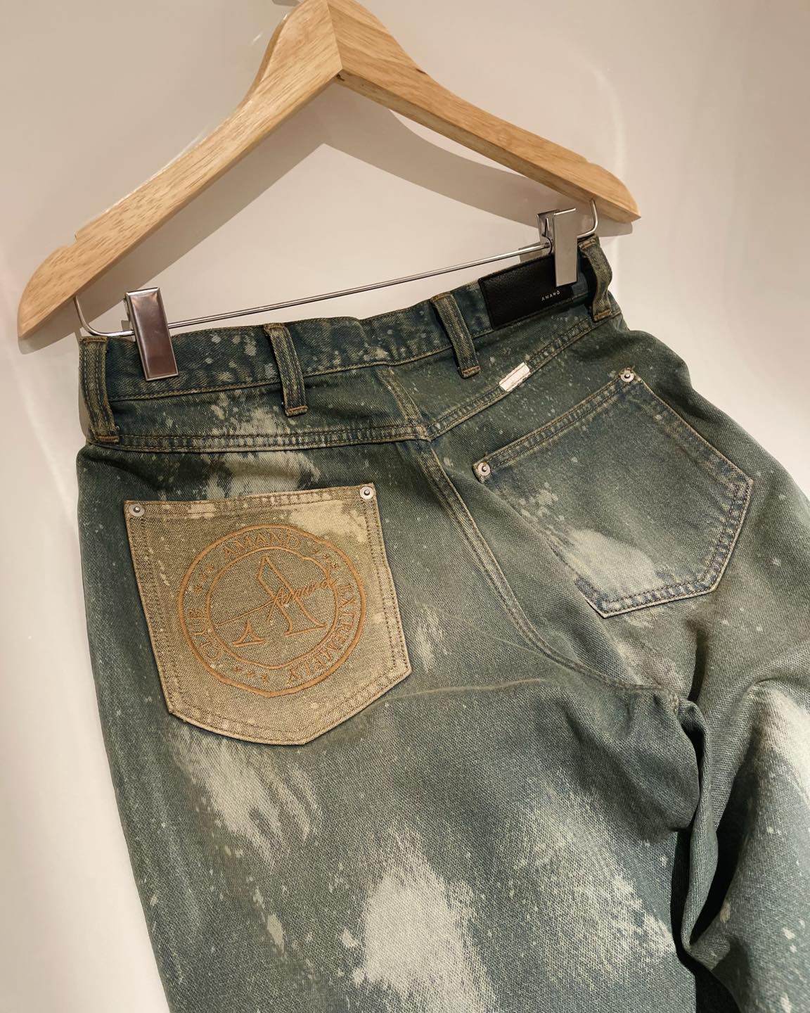 Quần Jean Amand Conqueror Distressted Jeans - QB040