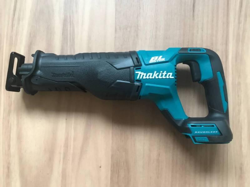 Máy cưa kiếm dùng pin Makita DJR187Z 18V