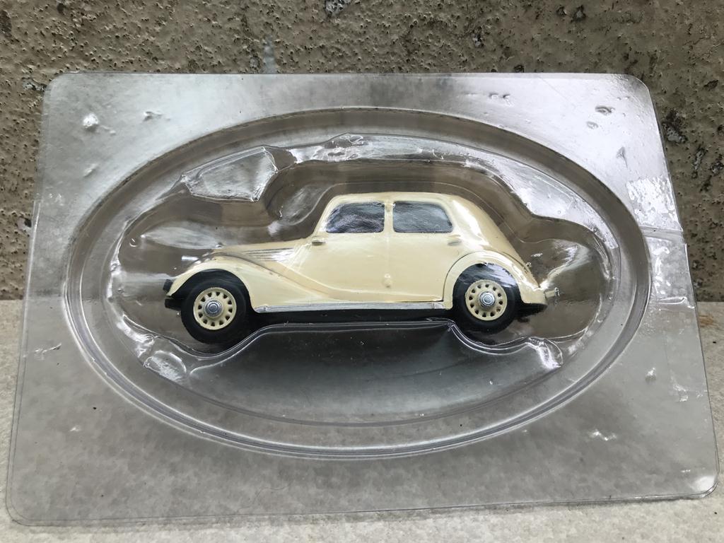 Mô hình xe ô tô cổ Renault Celtaquatre - 1:43