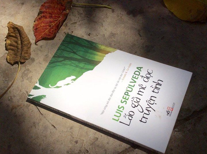 LÃO GIÀ MÊ ĐỌC TRUYỆN TÌNH