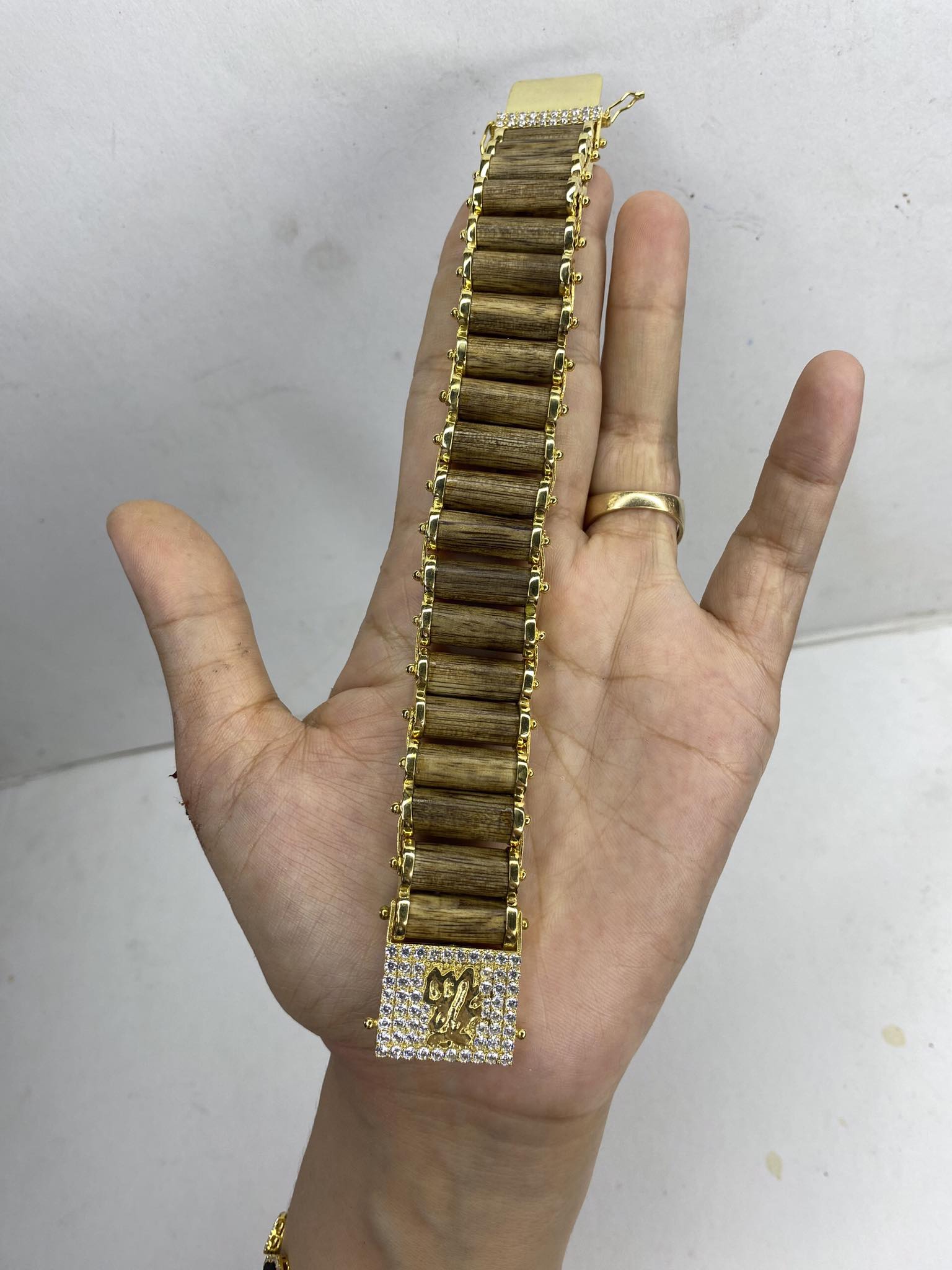 Lắc tay trầm hương tốc tự nhiên.