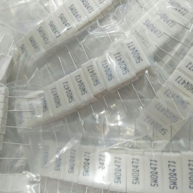 20 trở sứ nằm 0.47 ôm 5 w