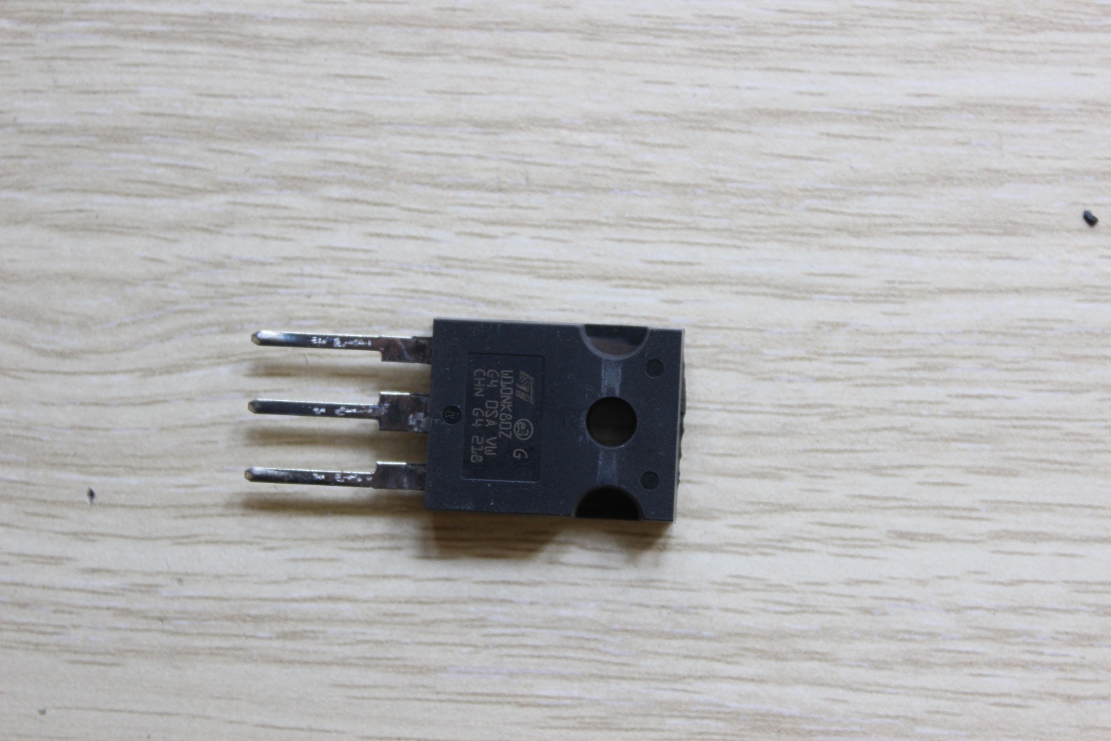 FET CÔNG SUẤT W10NK80Z