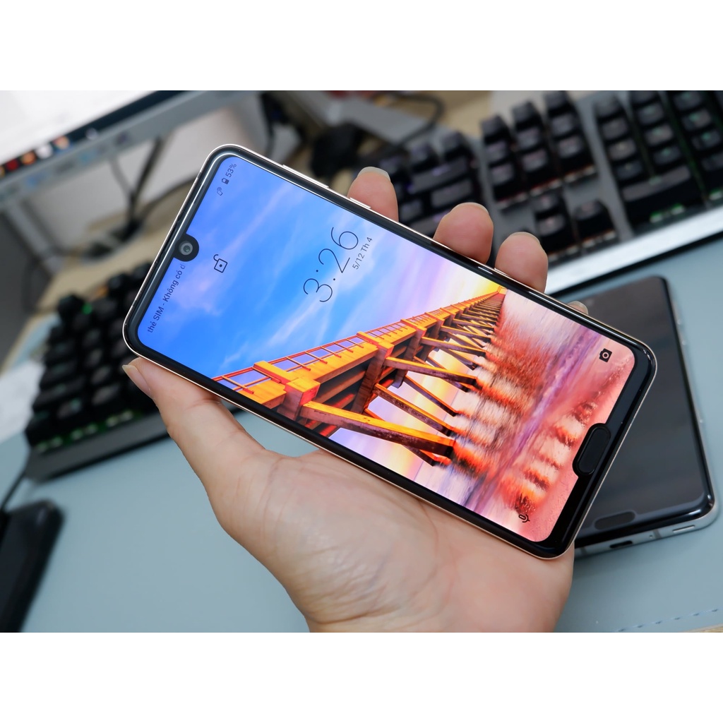 Điện thoại Sharp Aquos R3 loại A , tặng ốp lưng