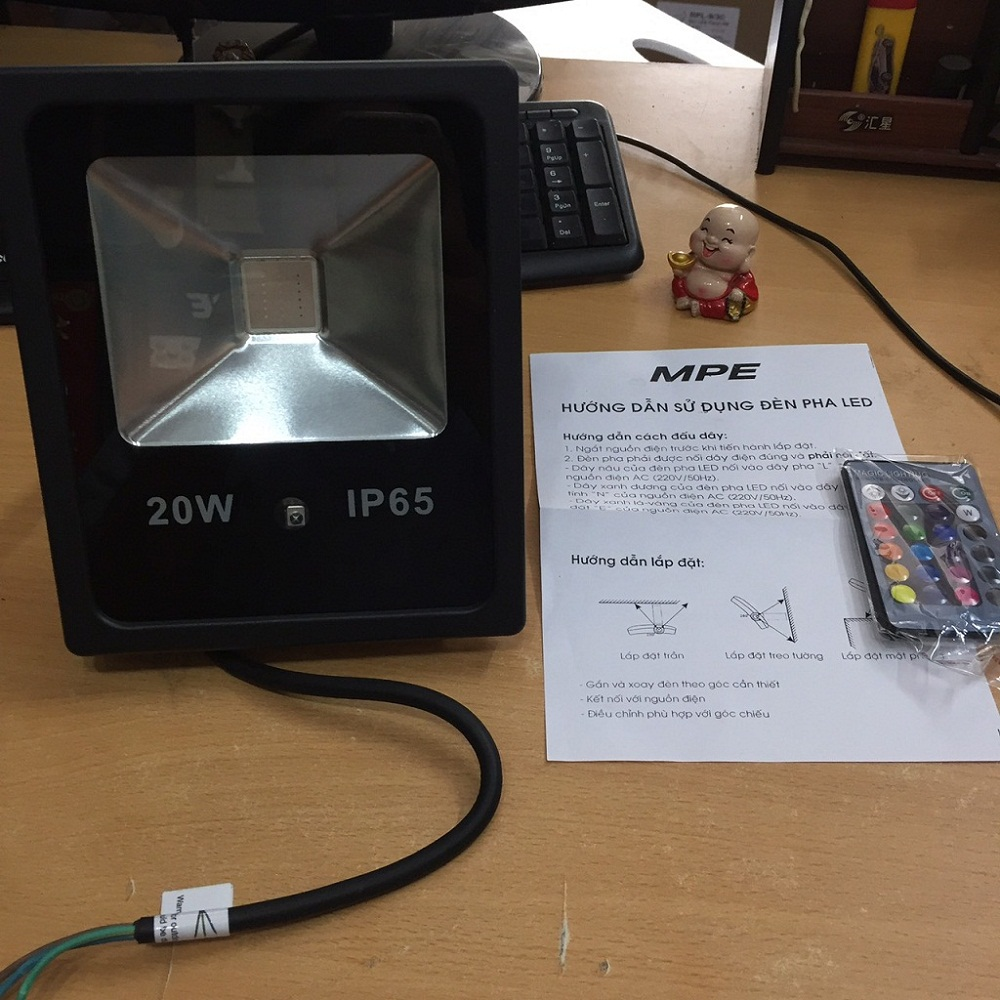 [HCM]ĐÈN PHA LED ĐỔI MÀU CÓ REMOST 20W MPE IP65