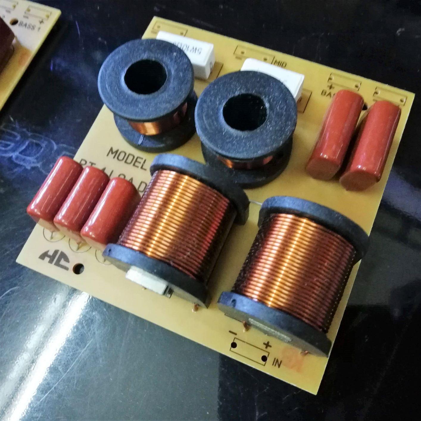 2 mạch phân tần 4 loa HC (2 bass 1 mid 1 trep)