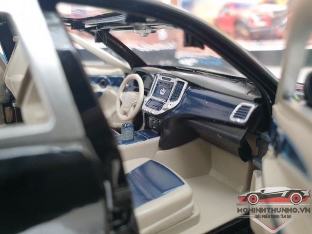 Xe mô hình Toyota Crown, tỉ lệ 1:24