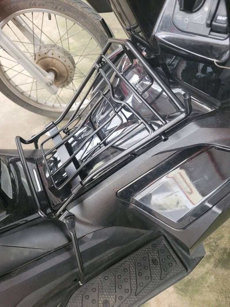 Ba ga giữa xe Air Blade 2020 sơn đen