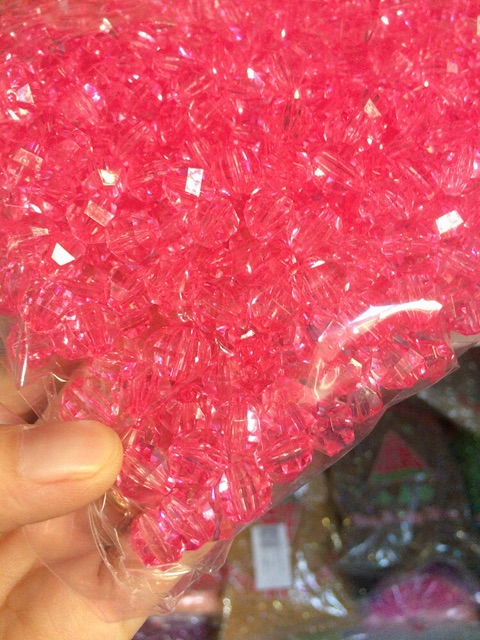 Gói 100gram hạt cườm góc 10mm nhiều màu làm handmade trang trí thủ công có lỗ sâu