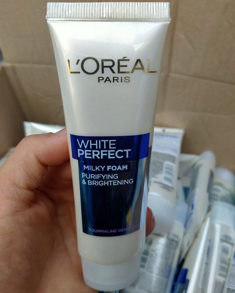 Sữa rửa mặt làm sạch và trắng da Loreal White Perfect 50g