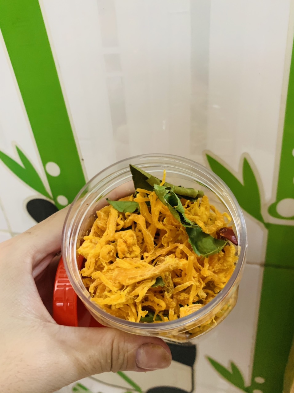 hủ 100gr khô gà lá chanh siêu ngon